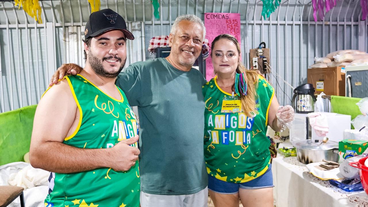 Foto 5 de 238 — Trabiju Folia 2026 arrasta multidão com Bloco Furacão, Santa Maria e DJ Joantony; veja fotos